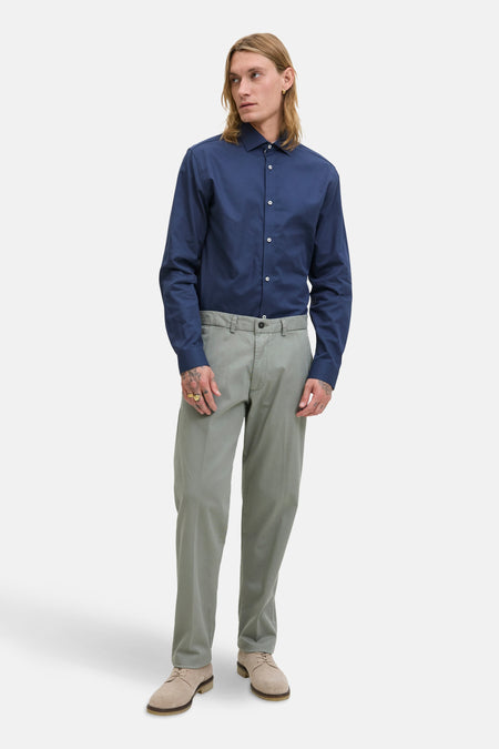 Blauw overhemd met lange mouwen van PREMIUM by JACK & JONES met witte knopen en een subtiele textuur.