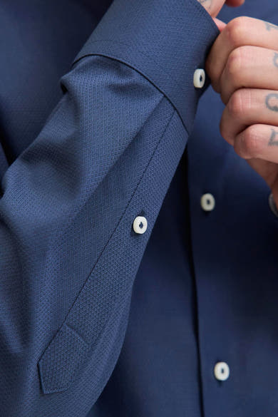 Blauw overhemd met lange mouwen van PREMIUM by JACK & JONES met textuurpatroon en witte knopen.