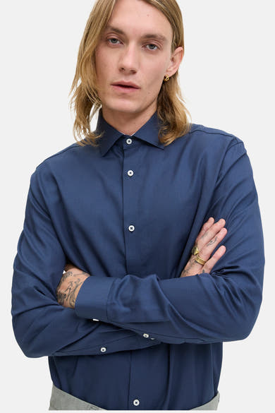 Blauw overhemd met lange mouwen van PREMIUM by JACK & JONES, met een subtiele textuur en witte knopen.