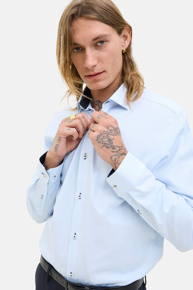 Chemise à manches longues bleue de PREMIUM by JACK & JONES, avec boutons décoratifs et détails raffinés.