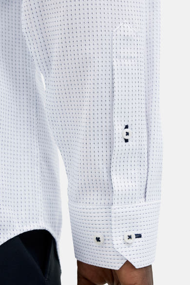 Wit overhemd met lange mouwen van PREMIUM by JACK & JONES, subtiel stippenpatroon, decoratieve knoopdetails.