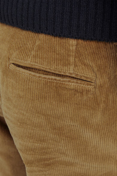 Pantalon de costume beige en velours côtelé par JACK & JONES, vue rapprochée du dos avec poche arrière et détail de couture