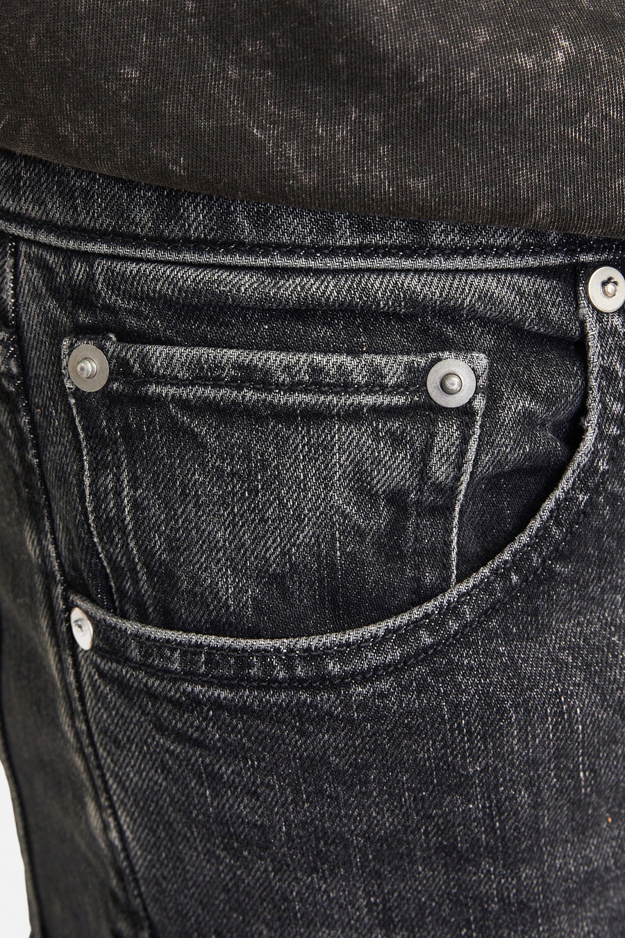 Zwarte, nauwsluitende jeans van JACK & JONES JEANS INTELLIGENCE met muntzakje en metalen knoopdetails.