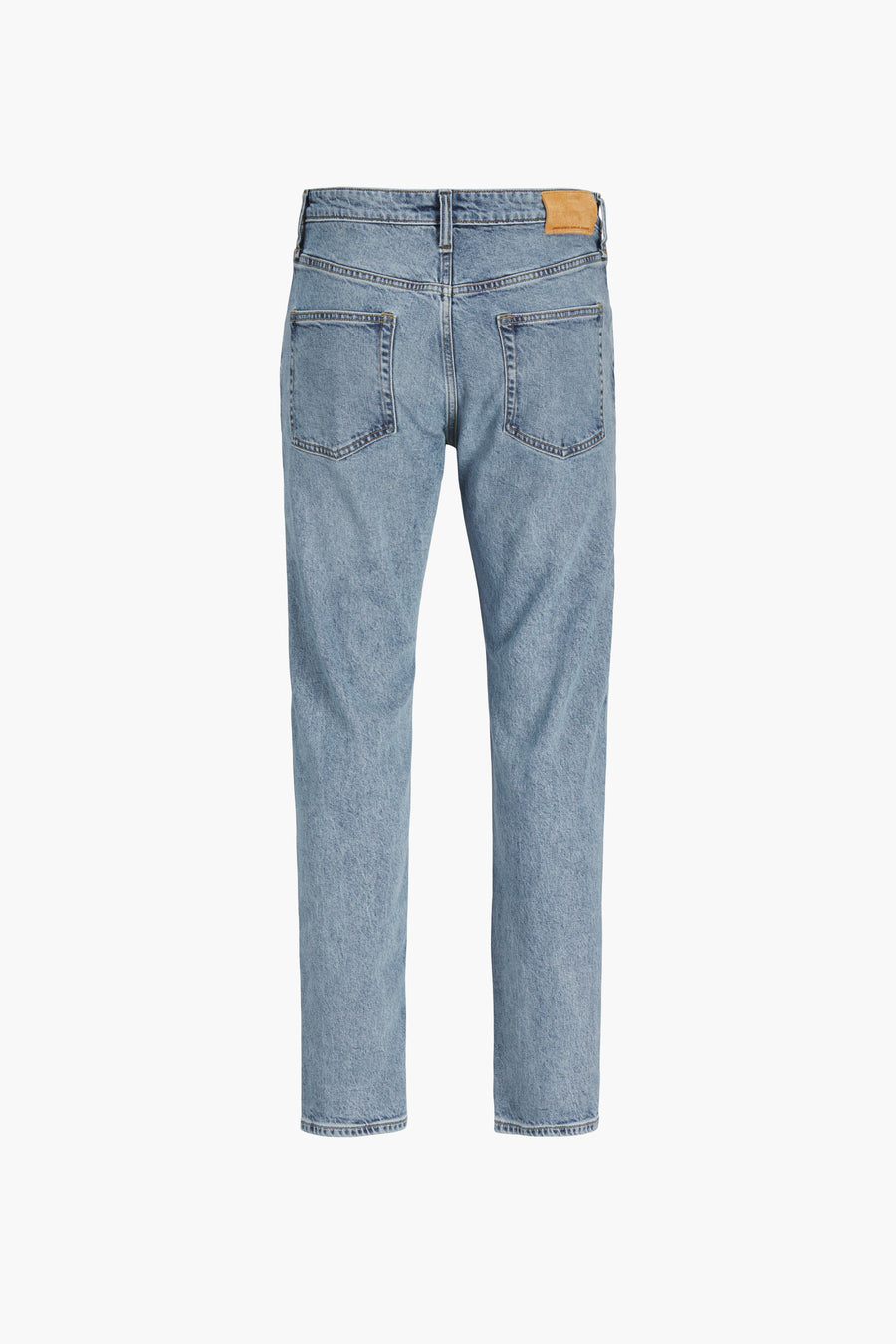 Jean tapered bleu clair de JACK & JONES JEANS INTELLIGENCE, avec poches arrière et étiquette en cuir.
