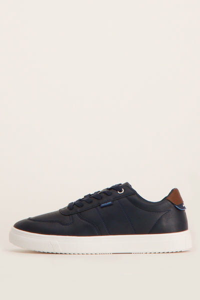 Baskets bleues en cuir synthétique de ACCESSORIES BY JACK & JONES avec une semelle blanche.