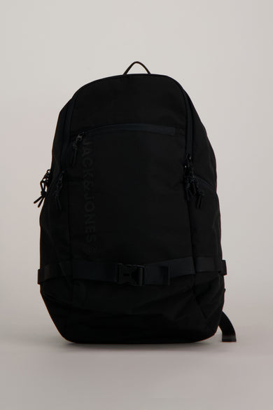 Sac à dos noir by ACCESSORIES BY JACK & JONES avec fermetures éclair et une sangle de serrage à boucle.
