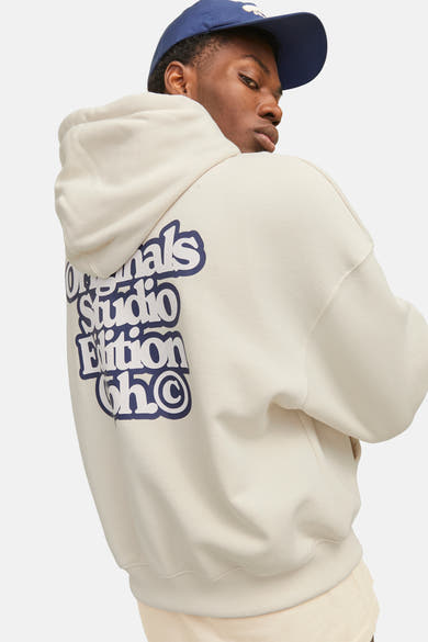 Gebroken wit hoodie Originals by JACK & JONES, met print op de rug en marineblauwe capuchon.