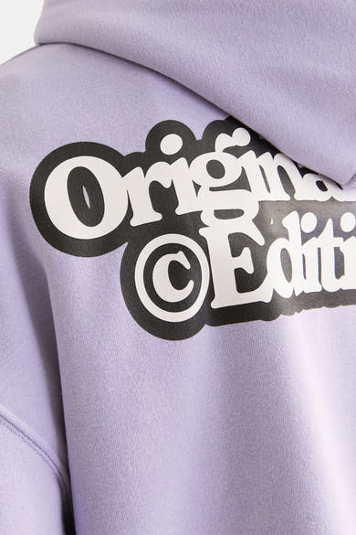 Paarse hoodie van ORIGINALS BY JACK & JONES met een zwart-witte grafische print.