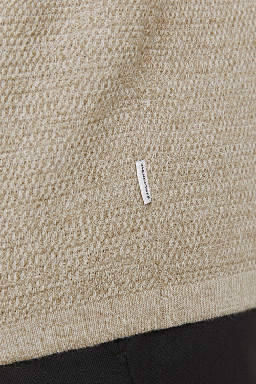 Beige gebreide trui met textuur van JACK & JONES, met zichtbaar merklabel.