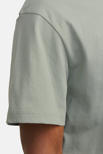 T-shirt à manches courtes vert de JACK & JONES, détail du tissu texturé et de la couture de la manche.
