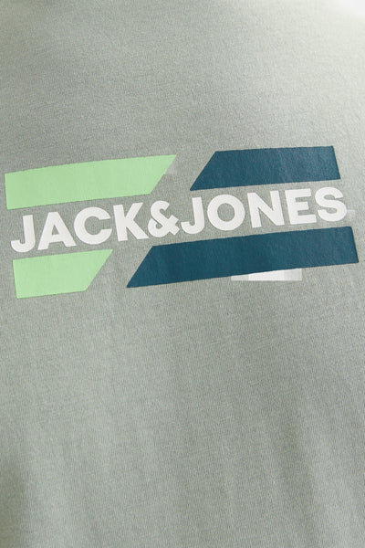 T-shirt à manches courtes vert de JACK & JONES, avec un logo graphique bicolore sur le devant.