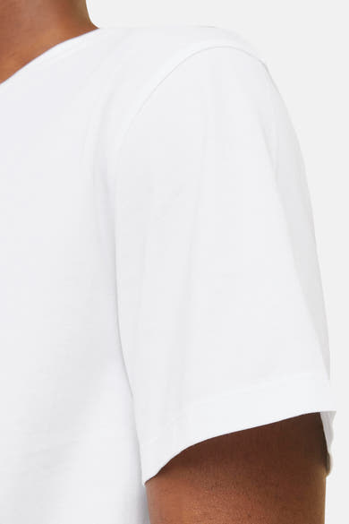 T-shirt blanc à manches courtes de JACK & JONES, présentant une texture lisse et un ourlet simple.