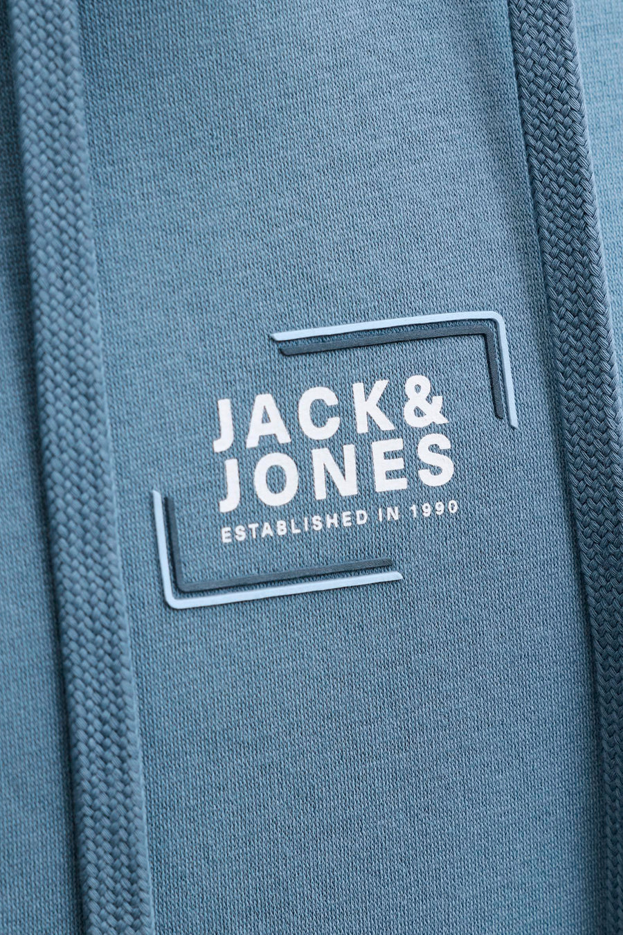 Sweat-shirt bleu de JACK & JONES avec le cordon tressé et le logo de la marque.