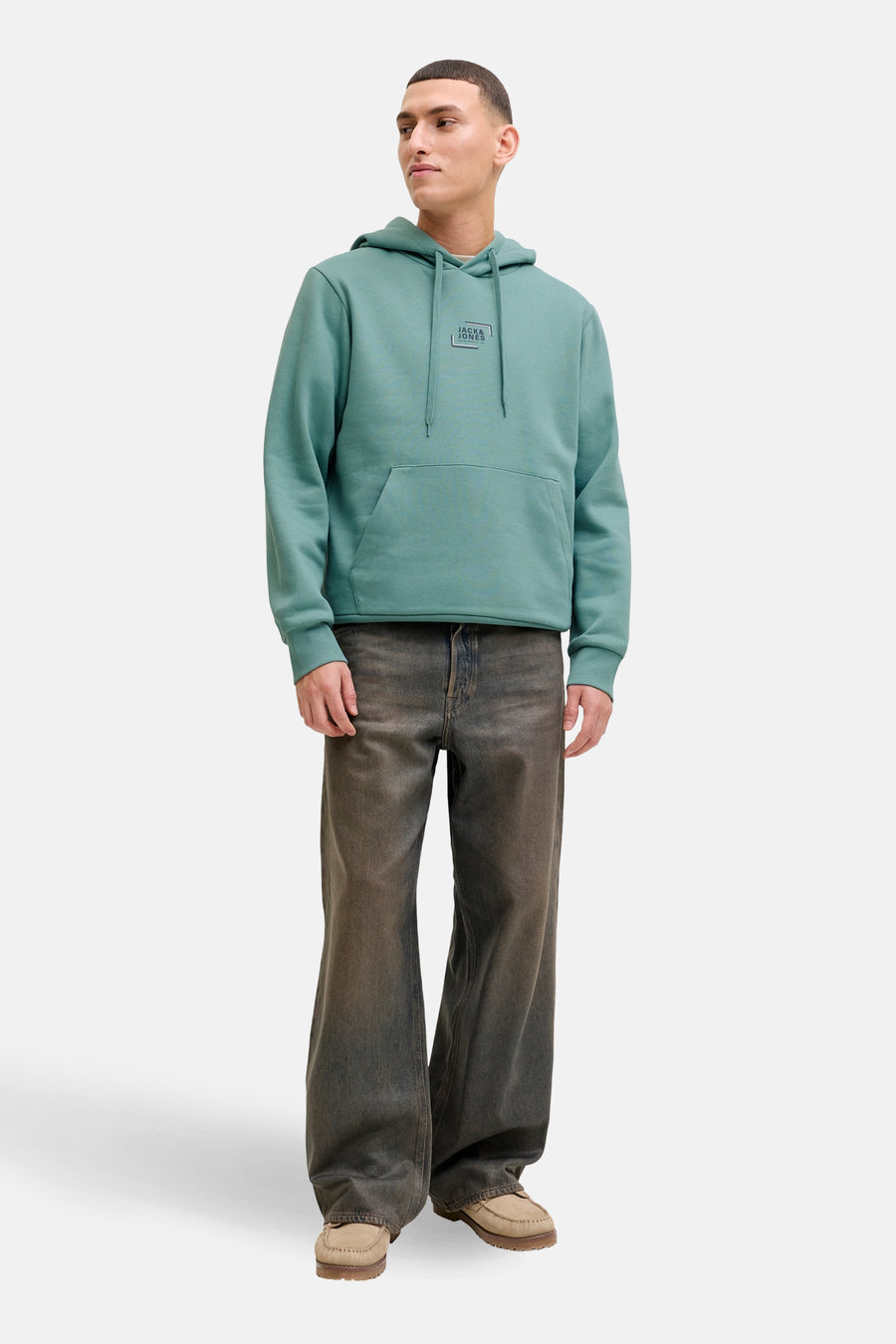 Sweat à capuche bleu de JACK & JONES, avec poche kangourou et cordons de serrage.
