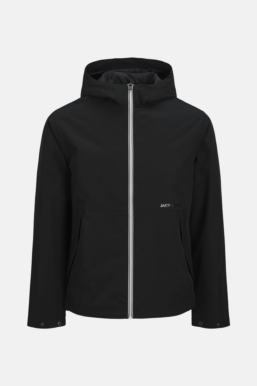 Veste courte noire par JACK & JONES avec fermeture éclair blanche et capuche.