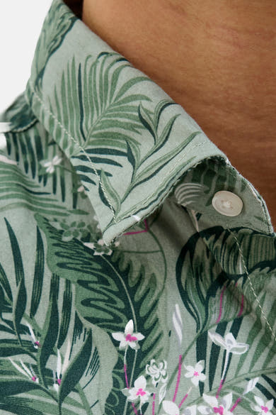 Groen Jack & Jones overhemd met korte mouwen, met bloemenprint en weelderig gebladerte.