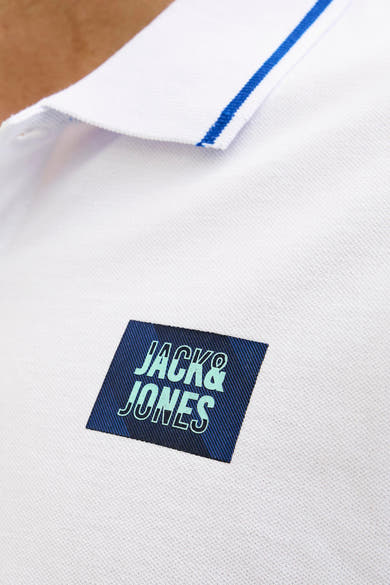 Wit poloshirt met korte mouwen van JACK & JONES, met marineblauw vierkant logo.