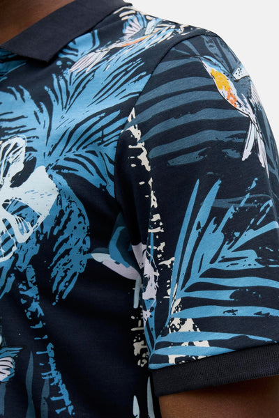 Blauw poloshirt met korte mouwen van JACK & JONES, bedrukt met blauw-witte bloemenpatronen.