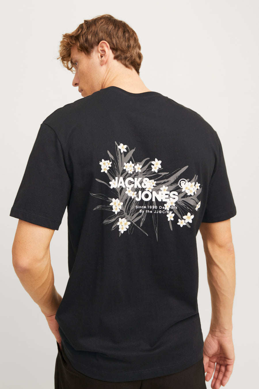 Zwart T-shirt met korte mouwen van ORIGINALS BY JACK & JONES met bloemenprint op de rug.