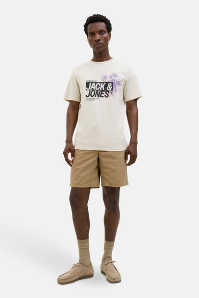 T-shirt à manches courtes écru de JACK & JONES, avec imprimé graphique sur le devant.