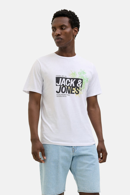 Wit T-shirt met korte mouwen van JACK & JONES, met een tropische grafische print op de voorkant.