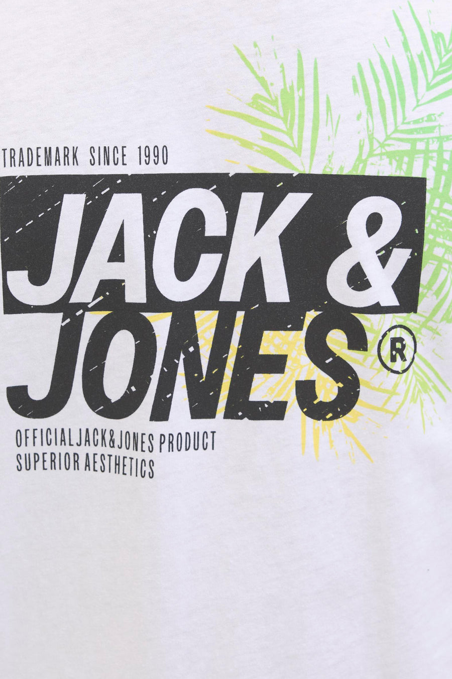 T-shirt blanc à manches courtes de JACK & JONES avec motif tropical en dégradé vert et jaune.