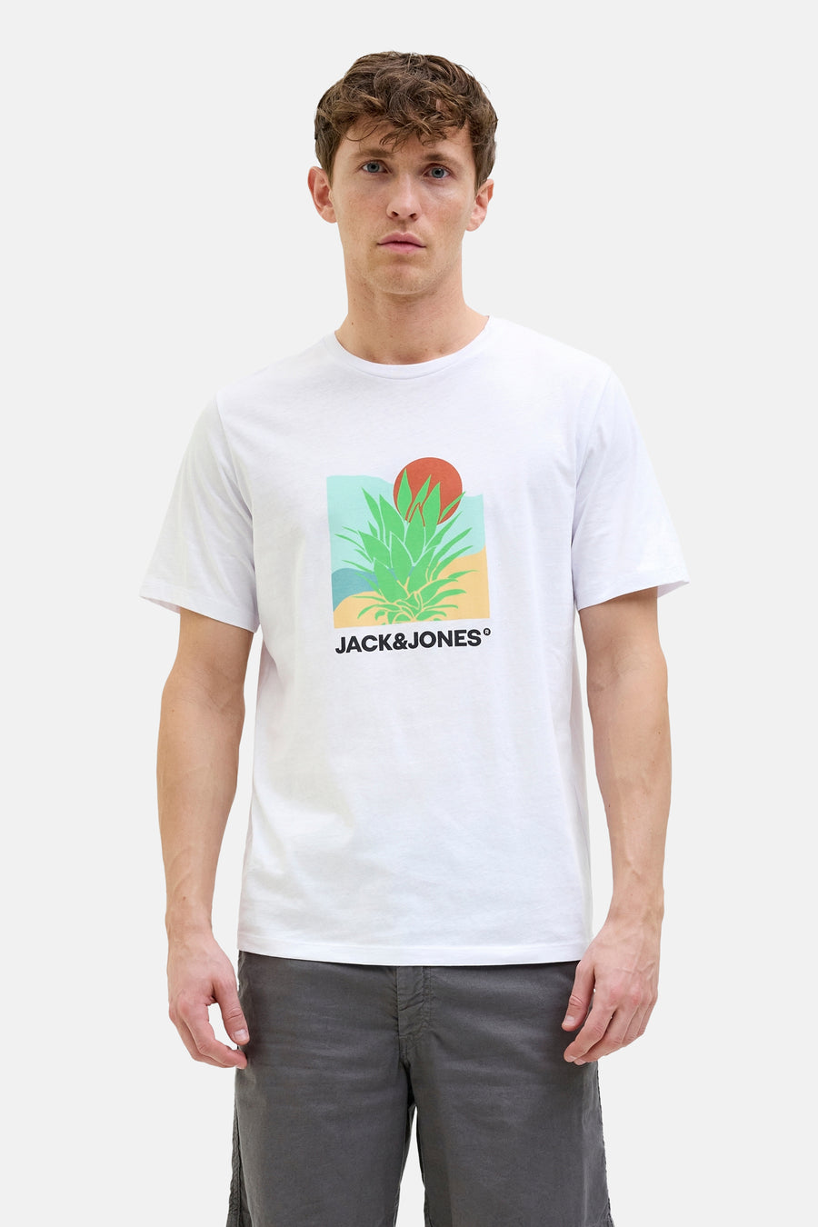 T-shirt blanc à manches courtes de Originals by Jack & Jones, avec un motif graphique coloré et un col rond.