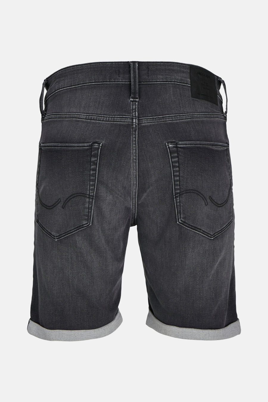 Short en jean noir denim par JACK & JONES JEANS INTELLIGENCE, vue arrière avec poches et ourlets retroussés.
