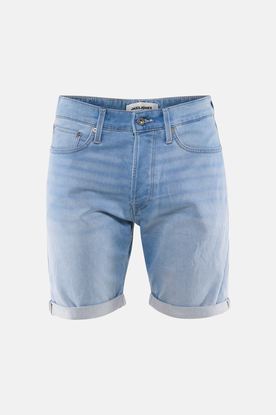 Short en jean bleu clair de JACK & JONES avec ourlets retroussés, poches et bouton.