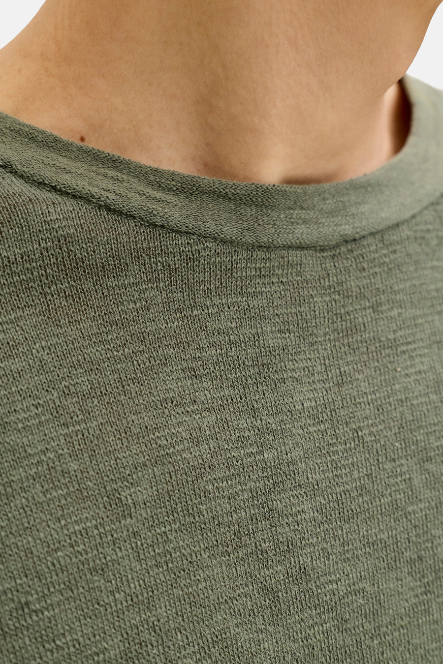 Pull à col rond vert par PREMIUM by JACK & JONES, avec une texture tricotée visible et un col ras du cou.
