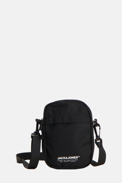 Zwarte schoudertas van ACCESSORIES BY JACK & JONES, met een verstelbare schouderriem en opgedrukt logo.