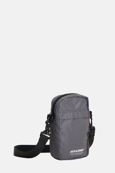 Sac à bandoulière gris ACCESSORIES BY JACK & JONES avec bandoulière noire réglable et fermeture éclair.