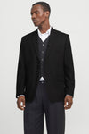 Blazer noir de PREMIUM by JACK & JONES, porté avec un gilet et une chemise blanche.