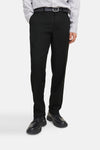 Pantalon de costume noir par PREMIUM by JACK & JONES, avec ceinture, porté avec une chemise rayée et des chaussures noires.