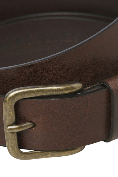 Ceinture marron en cuir by ACCESSORIES BY JACK & JONES avec une boucle en métal vieilli.
