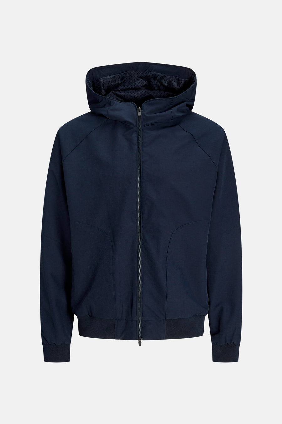 Donkerblauwe regenjas van JACK & JONES, met capuchon en ritssluiting aan de voorkant.