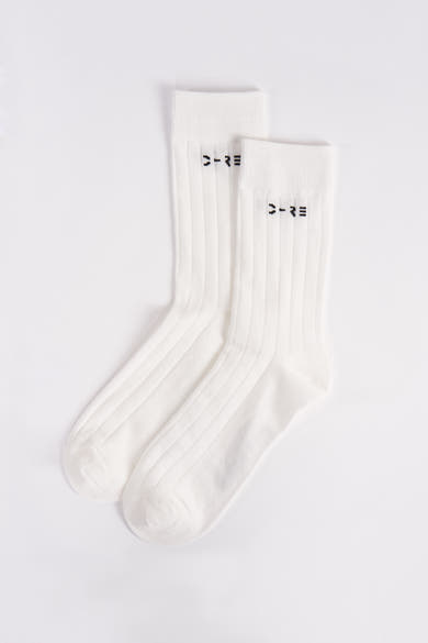 Chaussettes blanches côtelées par ACCESSORIES BY JACK & JONES, avec motif minimaliste sur la tige.