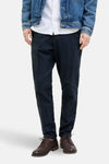 Chino bleu de JACK & JONES JEANS INTELLIGENCE avec des chaussures en cuir marron et une veste en jean.
