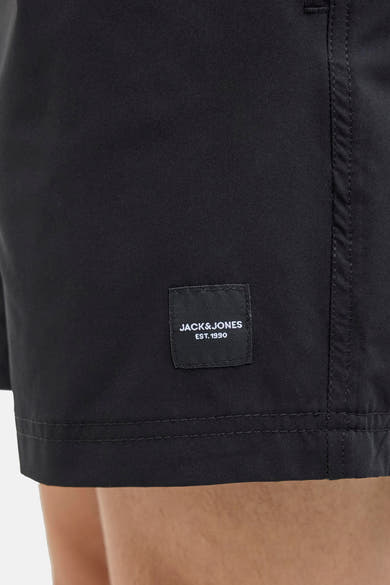 Short de bain noir de JACK & JONES JEANS INTELLIGENCE, avec une étiquette carrée cousue.