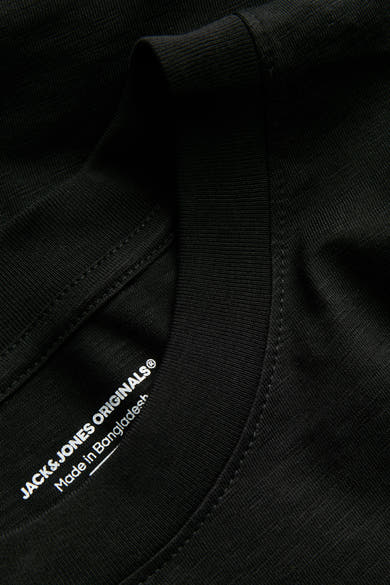 Zwart T-shirt met korte mouwen van Originals by Jack & Jones, halsdetail en zichtbaar label.