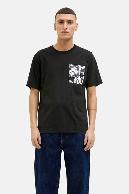 Zwart T-shirt met korte mouwen van Originals by Jack & Jones met borstzak met bloemenpatroon.