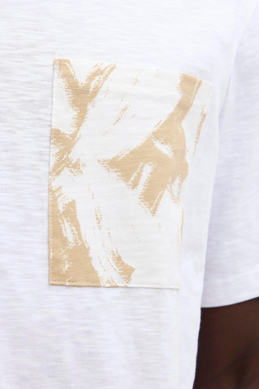 Wit T-shirt met korte mouwen van ORIGINALS BY JACK & JONES met beige abstracte zak.