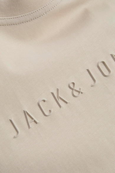 T-shirt beige à manches courtes de JACK & JONES, avec logo ton sur ton en relief.