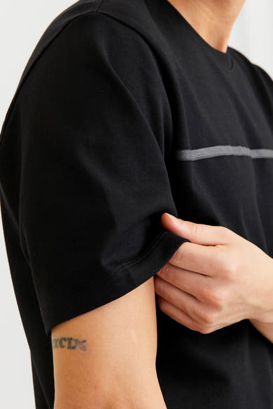 Zwart T-shirt met korte mouwen van JACK & JONES, met horizontale biesdetails aan de bovenkant.