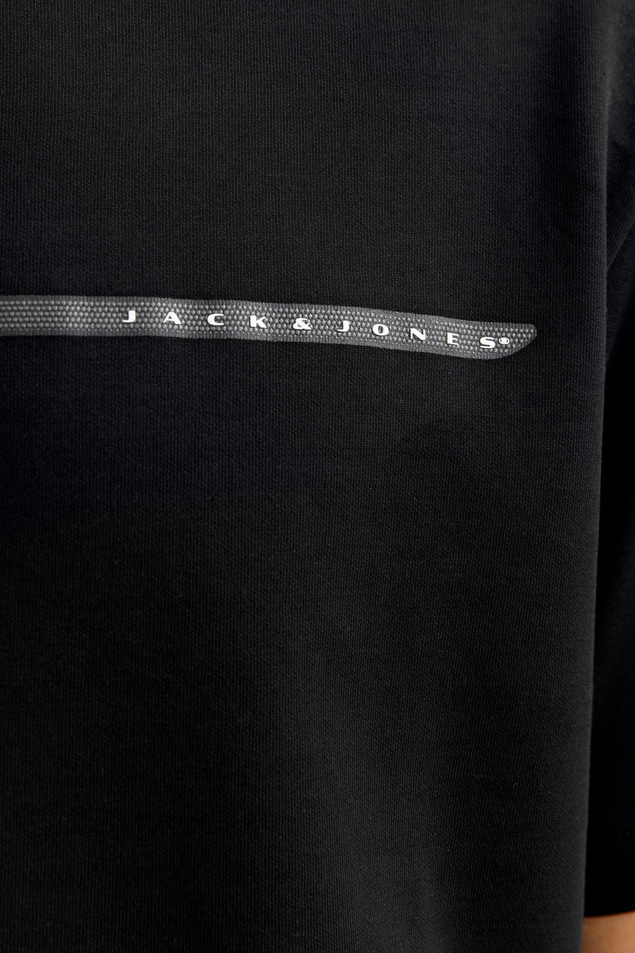 Zwart T-shirt met korte mouwen van JACK & JONES, met een decoratief logopaneel.