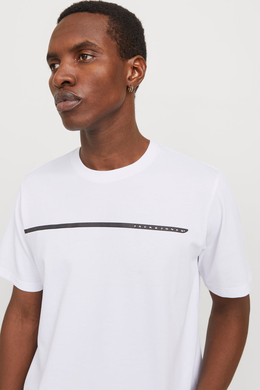 Wit T-shirt met korte mouwen van JACK & JONES, met een zwarte band op de voorkant.