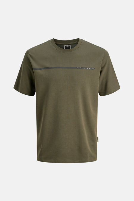 Kaki T-shirt met korte mouwen van JACK & JONES, met een horizontale streep op de borst.