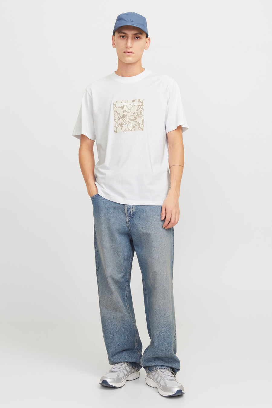 Wit T-shirt met korte mouwen van Originals by Jack & Jones, met een vierkant patroon op de voorkant.