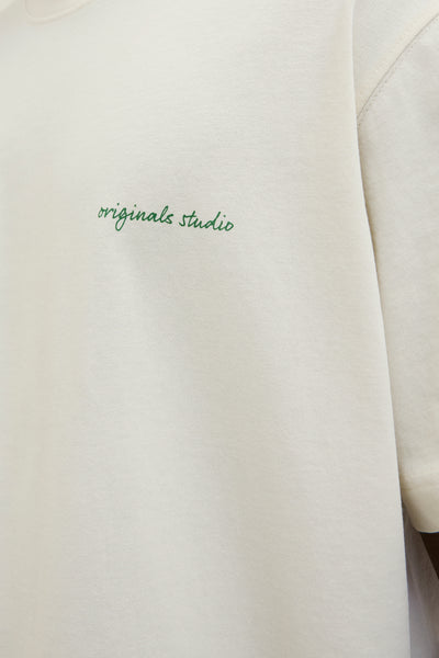 T-shirt à manches courtes écru par ORIGINALS BY JACK & JONES, avec inscription brodée sur le devant.

