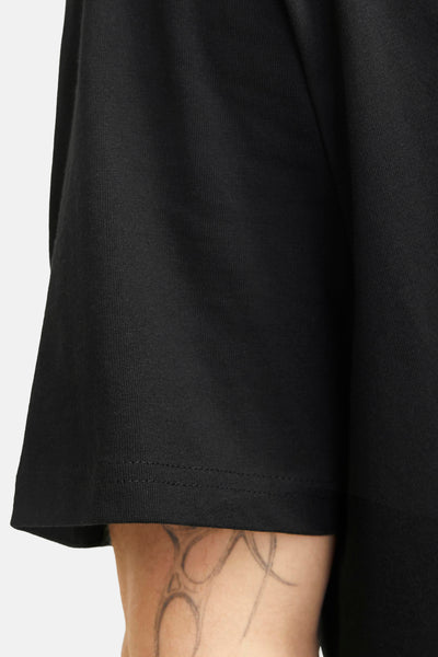 Zwart T-shirt met korte mouwen van Originals by Jack & Jones, met zoomstiksel en zichtbare tatoeage op de huid.
